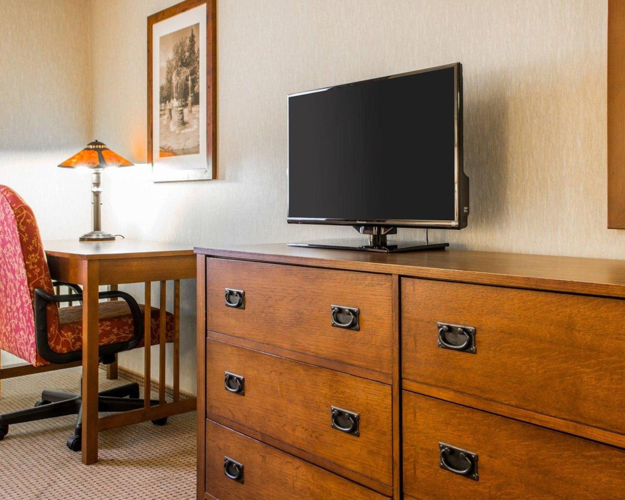 Quality Inn Айронвуд Экстерьер фото