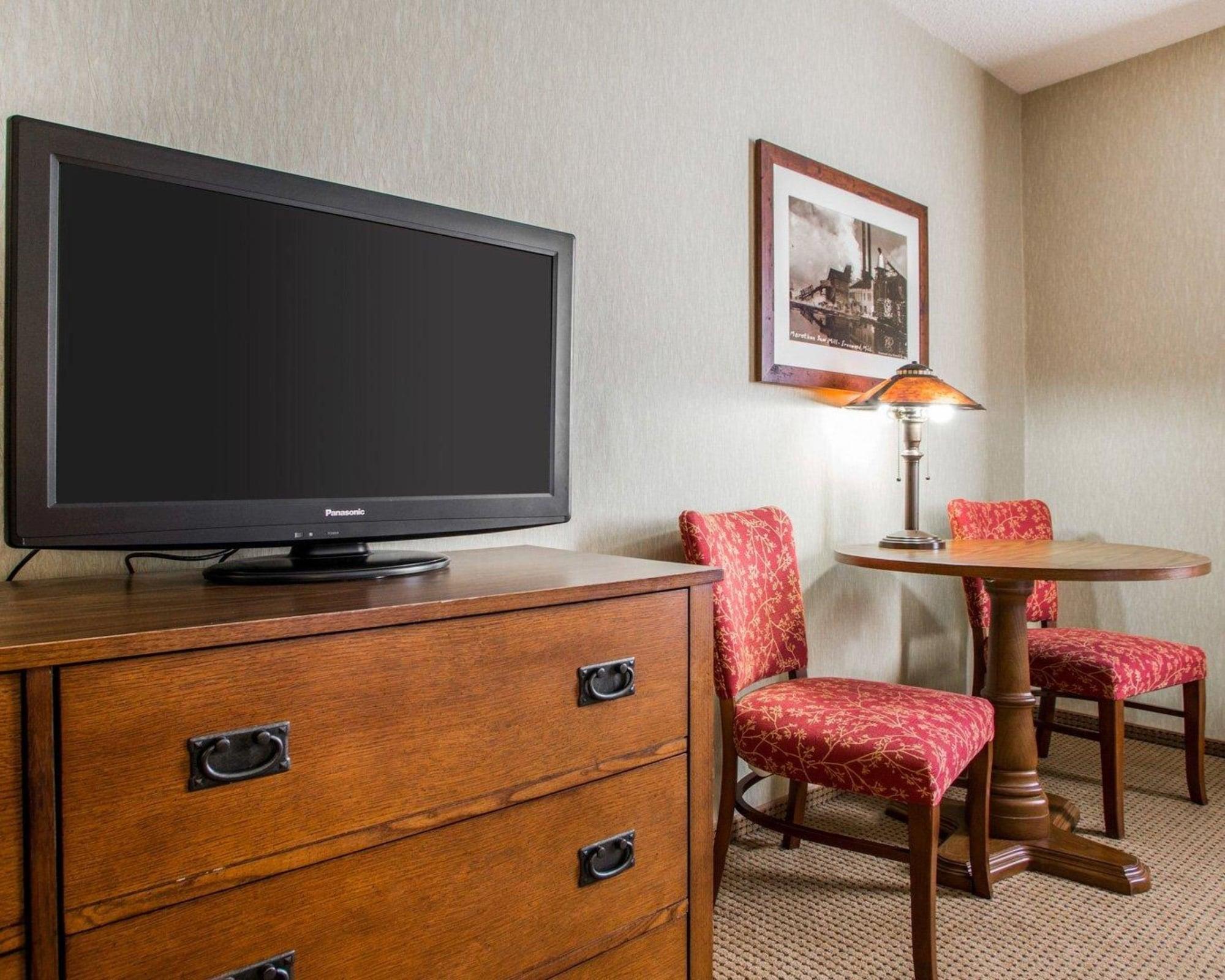 Quality Inn Айронвуд Экстерьер фото