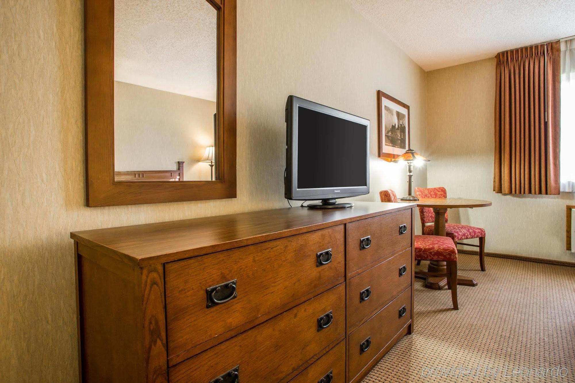Quality Inn Айронвуд Экстерьер фото