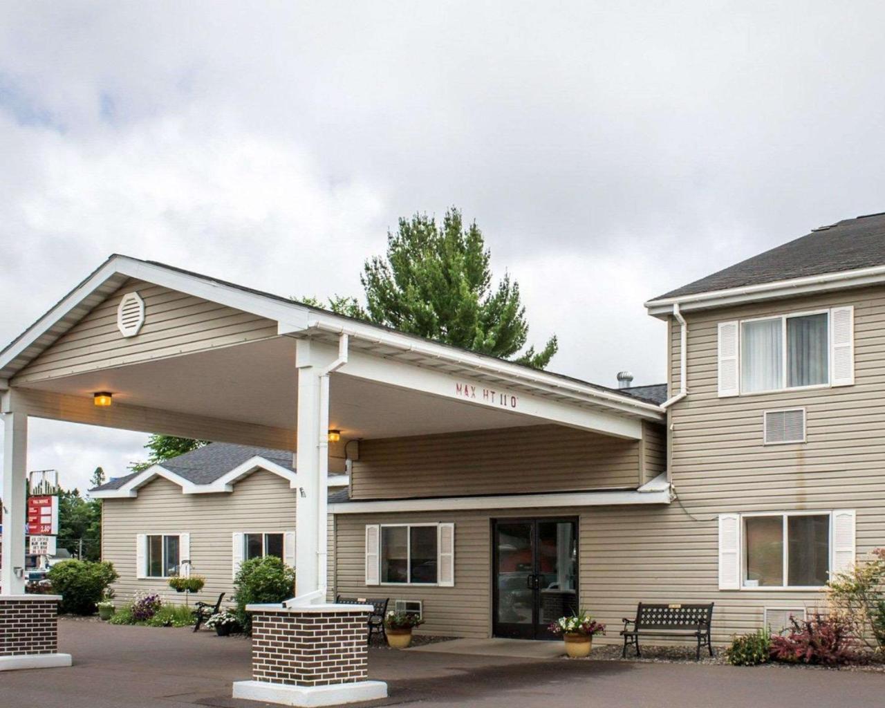 Quality Inn Айронвуд Экстерьер фото